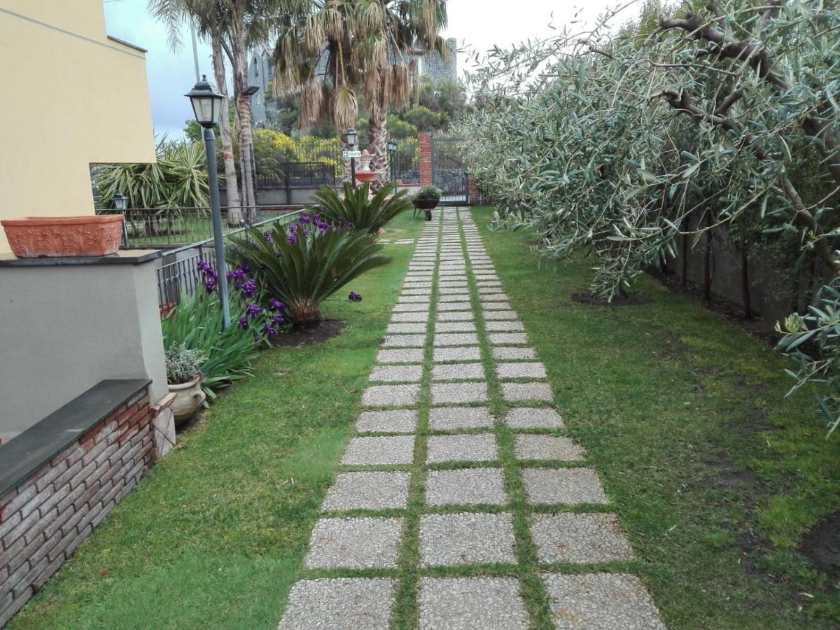 B&B Villa Salome' San Pietro Clarenza Екстер'єр фото